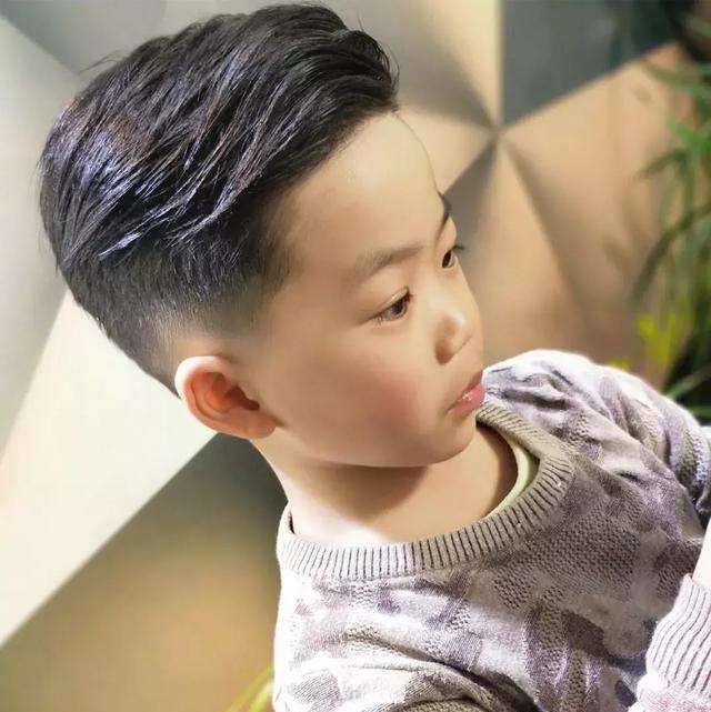 小学生男生剪什么样的发型好看?