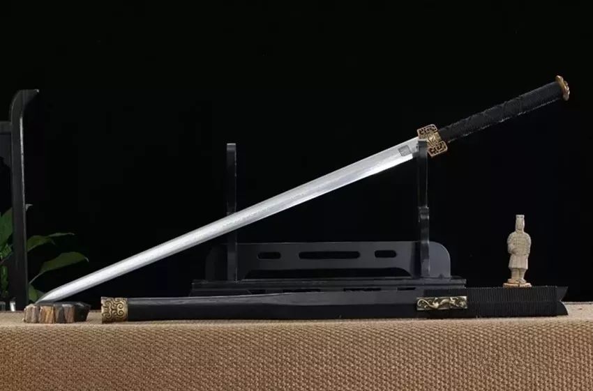 中国刀剑历史上占有不可替代的冷兵器——素装汉剑