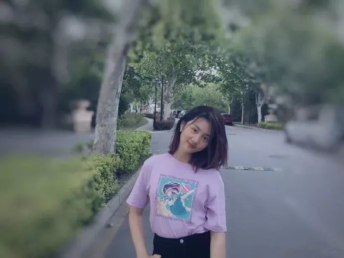 13岁女孩涂口红又染发，那些拥有自由的孩子，最后都怎么样了