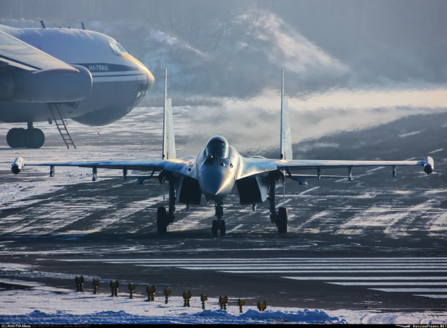 俄媒：首批4架苏-35战役机将于12月25日交付中国