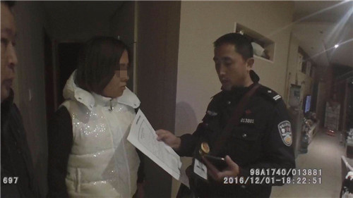 女子结过3次婚却装白富美 高价租豪车设“甜蜜陷阱”