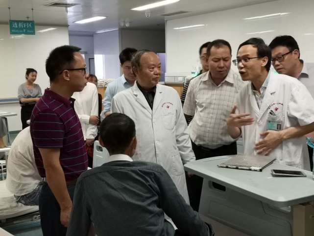 彭佑铭教授查房