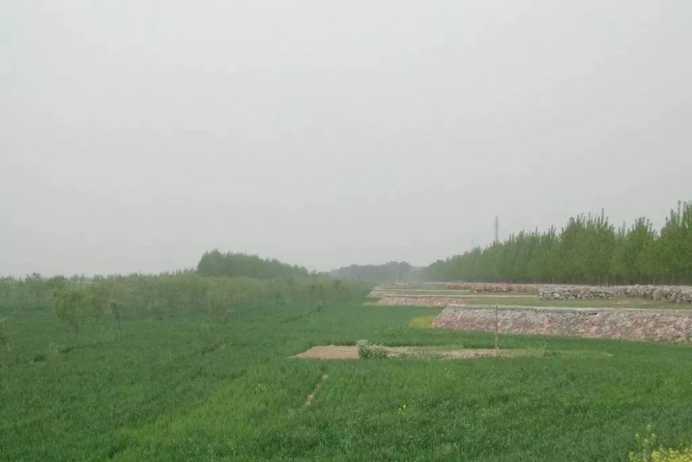 陈固:在封丘县城西北14公里处.明洪武年间陈姓迁此建村,故名.