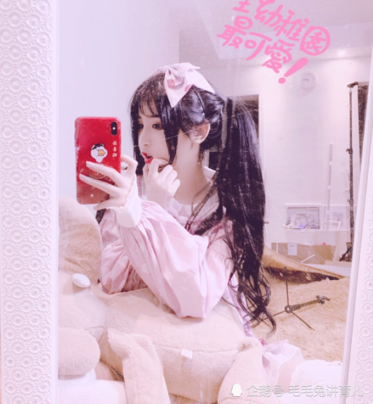 身穿洛丽塔服撞脸鞠婧祎,网友:晚了
