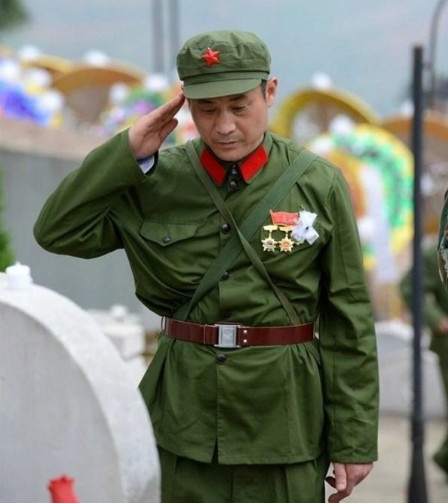 对越反击战,参战老兵重穿旧军装