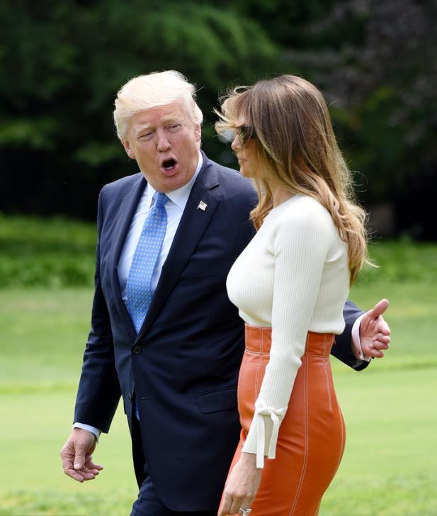 美国第一夫人随川普再次访问日本,不经意小动作说明