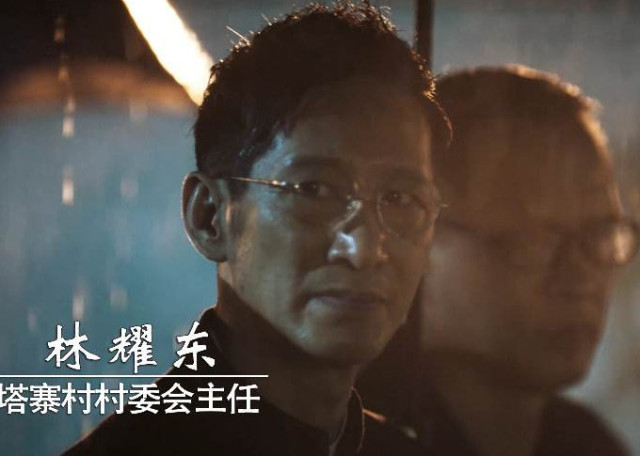 破冰行动东叔火了,老戏骨王劲松生活照曝光,网友:下个