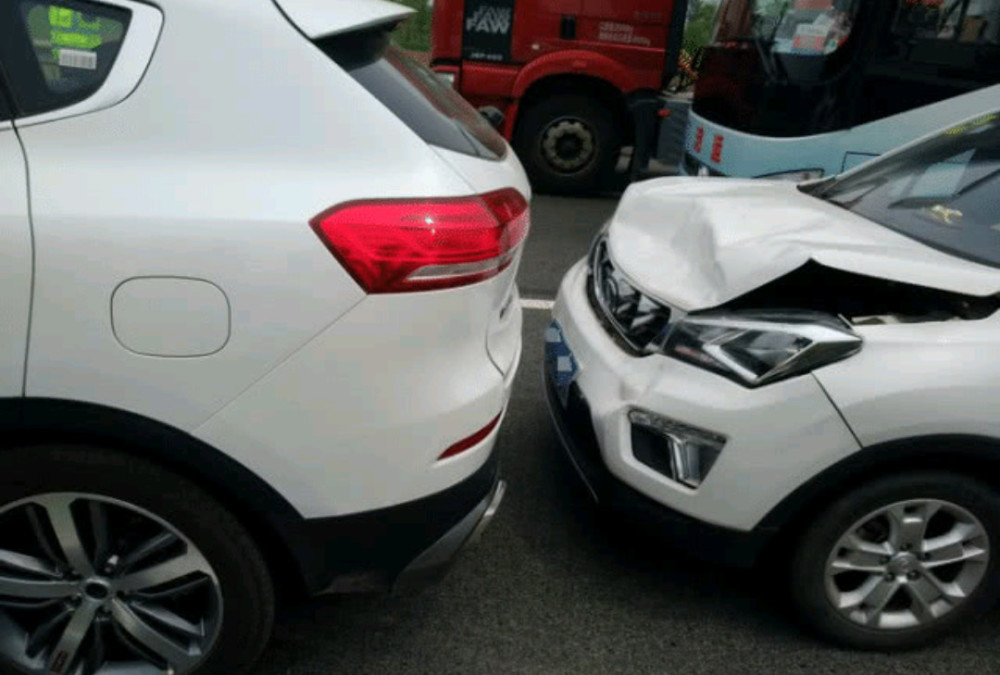 长安cs15,哈弗h6,suv,追尾,哈弗