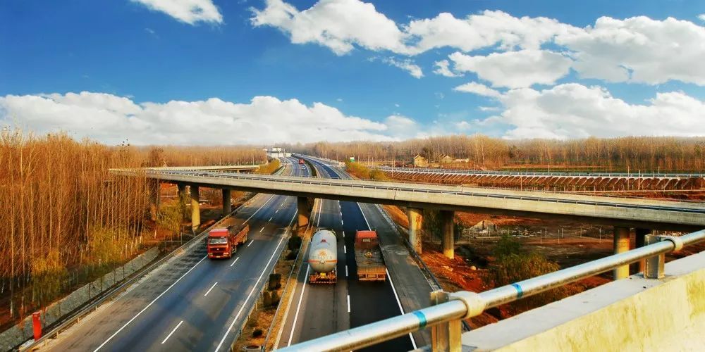 今日,从枣菏高速第八合同段项目部获悉,枣菏高速公路菏泽段控制性工程