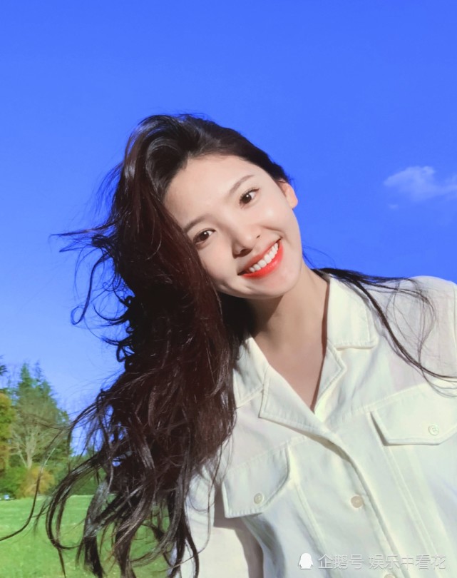 章若楠出道前旧照流出,锥子脸满满的网红气息,女神形象已幻灭