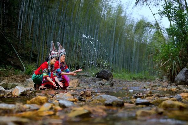 竹里畲族乡地处泰顺境内西北部,是国家3a级旅游景区,省级旅游风情小镇