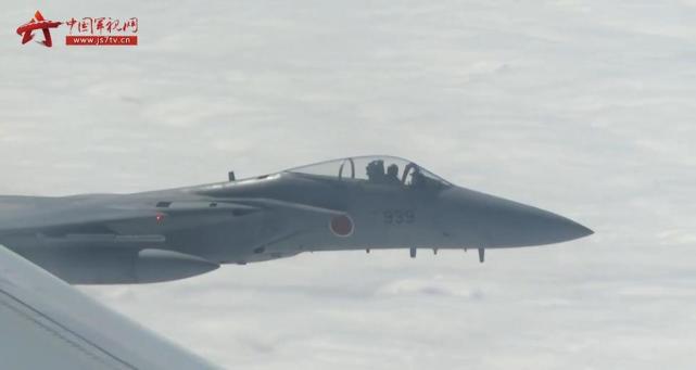 中国军机遭日本F-15干扰 能看清对方飞行员(组图)