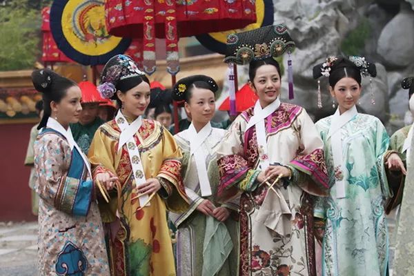 【青龙文化】满族服饰之100多年前的清朝女子服饰