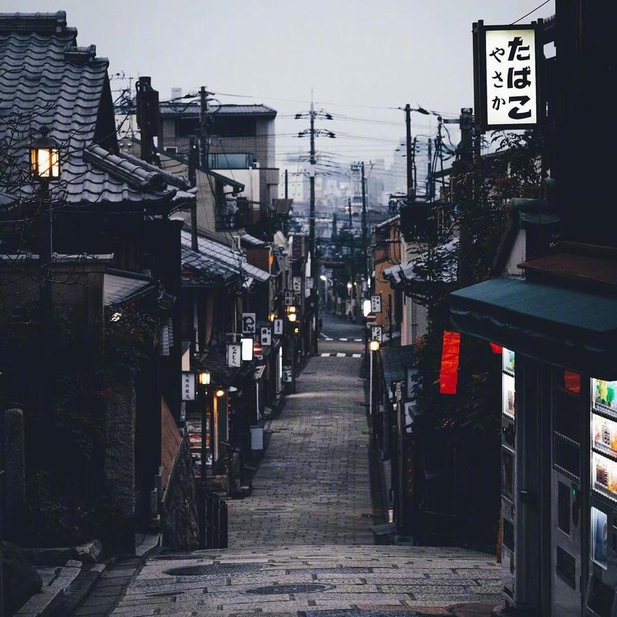 日系街景头像: 最深沉的爱,莫过于你离开后,我活成了