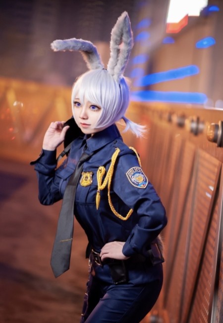 兔子朱迪警官cosplay,萌萌哒耳朵,网友:拽一下会哭吗?