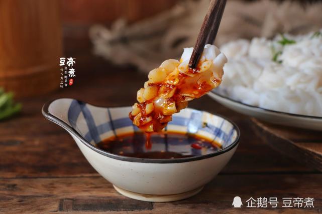 鱿鱼不要再炒了,简单水灼一下就很好吃