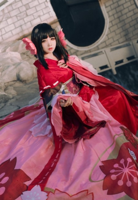 樱花妖cosplay,红衣汉服小姐姐,网友:妖中女神!