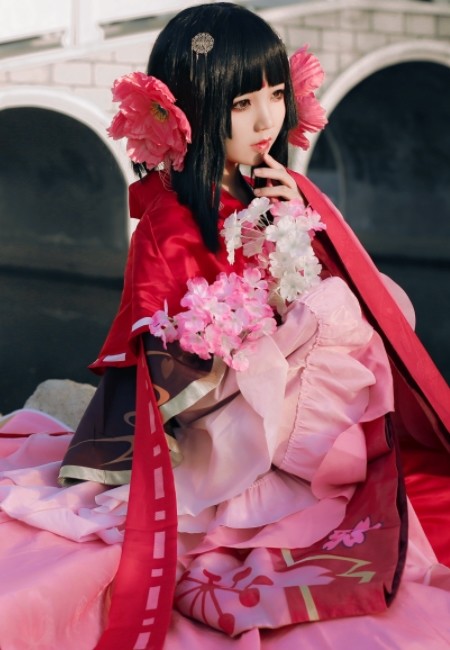 樱花妖cosplay,红衣汉服小姐姐,网友:妖中女神!