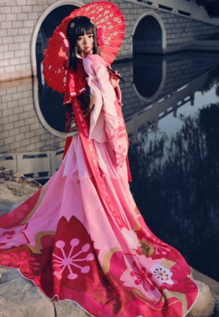 樱花妖cosplay,红衣汉服小姐姐,网友:妖中女神!