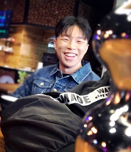 烧饼在德云社早期照片曝光,"肉饼脸"引人注目,网友:伙食真好