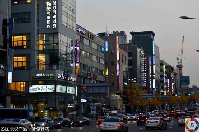 探秘首尔著名的整容街:手术后还不忘血拼(组图)