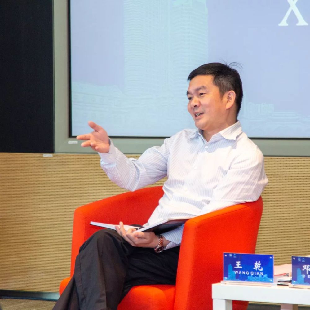 锦江区委副书记,区长王乾主持"区长咖啡"与嘉宾共商国际化营商环境