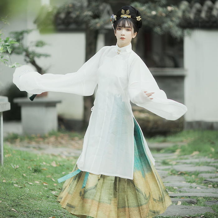 汉服:印花很有特色的马面裙,恍若将千里江山穿在身上