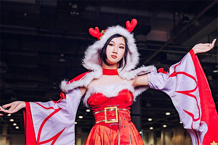 漫展cosplay:貂蝉——圣诞恋歌,这个小红帽我抱走了!