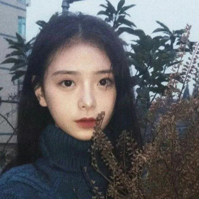 别落泪 颓丧 女生头像:酒能解决的事,绝不要浪费眼泪!