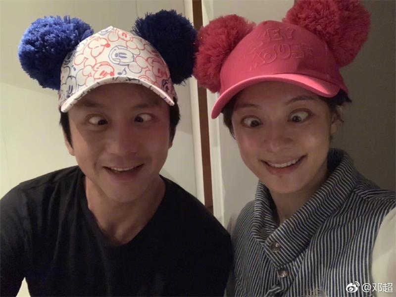 邓超孙俪结婚九周年,晒对比照颜值笑容未变,距离细节遭网友调侃