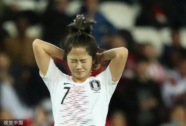 心疼！韩国女足头号美女世界杯失单刀 懊恼的样子真可爱