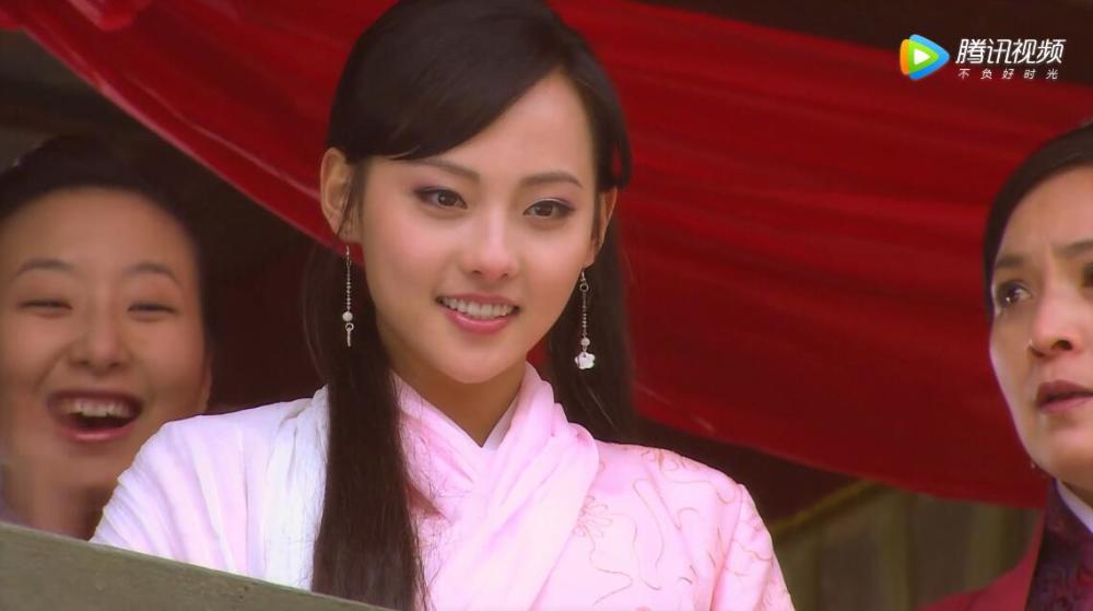 有没有觉得现在的古装剧太节俭了？许多女演员的头上几乎零发饰