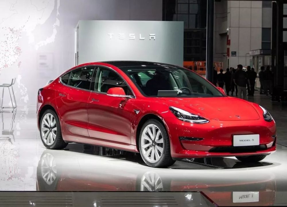 特斯拉model 3红色,特斯拉model x红色 特斯拉"减配",入门版model 3强制降级取消部分功能