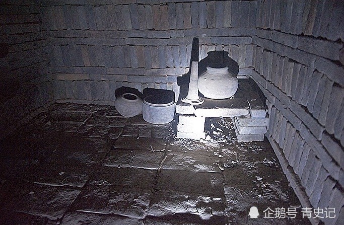 河南6米水潭发现潘安之墓,有人潜入墓室,捞出一截石碑