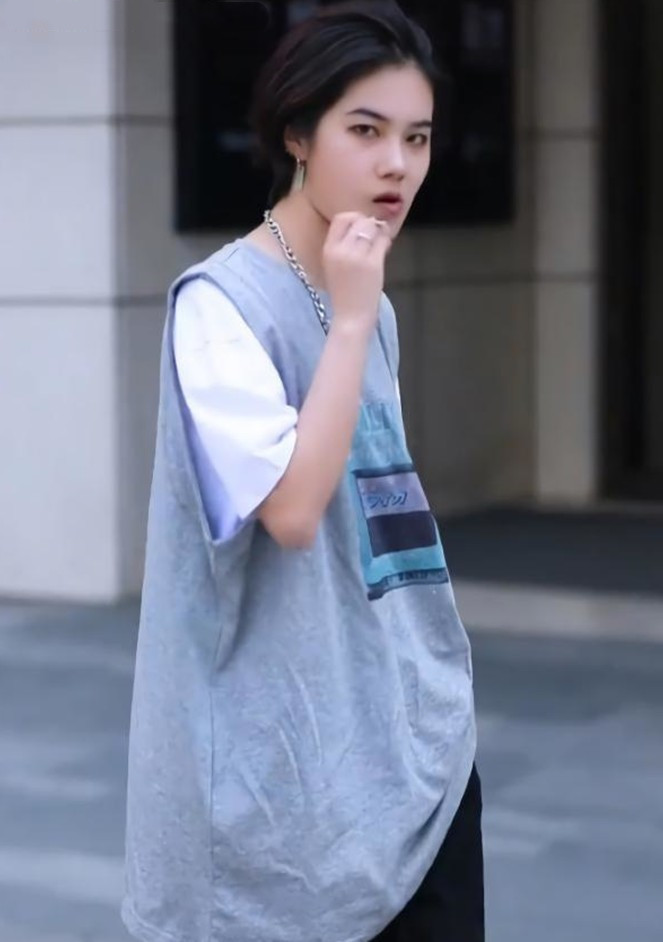 穿男生服装耍帅太幼稚,试试用"镰刀眉,男女生看了都心跳!