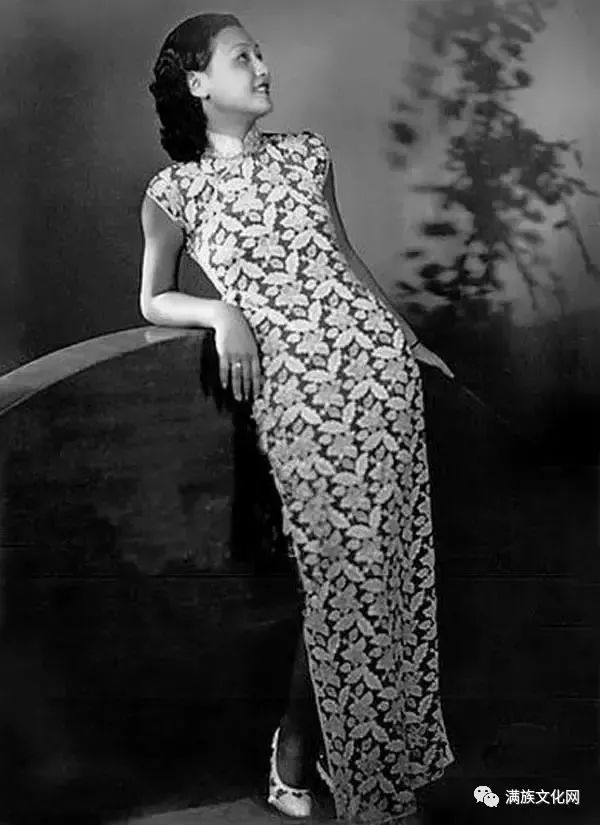 1930年代, 可以说是旗袍的黄金期, 这时的旗袍不但盛行, 而且样式也