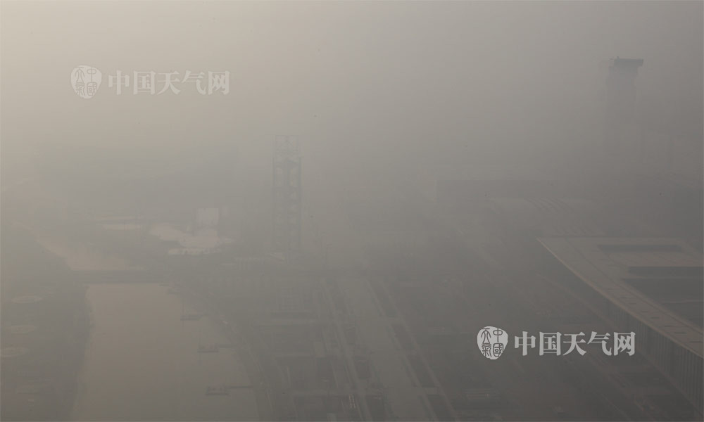 鸟瞰红色预警下的北京  地标消失不见 (组图)