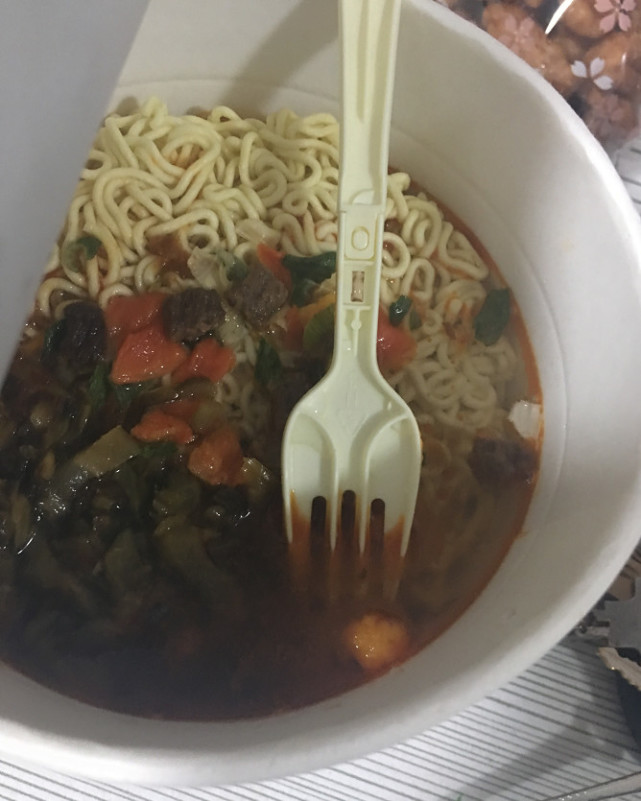 泡面还有注水线?自己买了一桶泡,果然按照最佳的配方,面才好吃