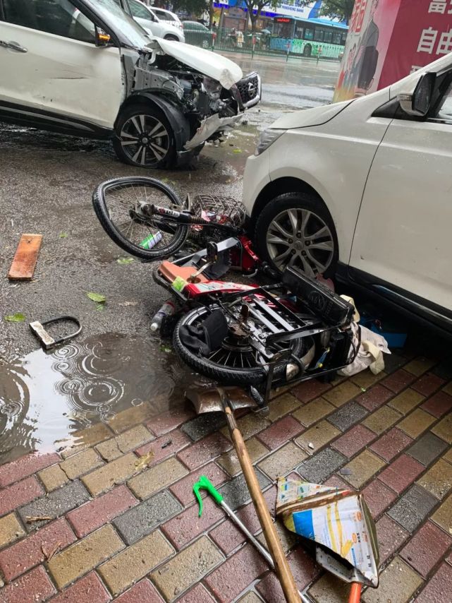 厦门接连两起车祸!致1死4伤!太危险了!司机们快看看吧