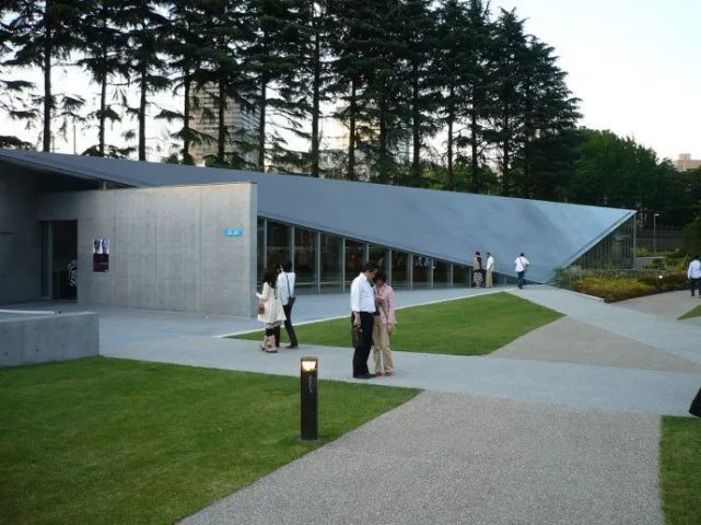 表参道lv大楼的青木淳担任公寓外观设计顾问;世界级国宝大师安藤忠雄