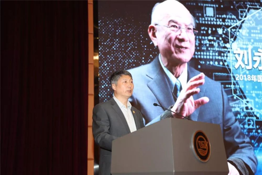 报告团成员 于长军