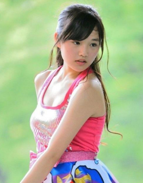 日本小女孩12岁出道,如今18岁身材愈发完美,网友:期待