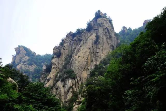 位置:河南省鲁山县尧山镇 门票:50元 嵩县六龙山—不带人为痕迹的