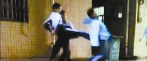深圳龙华通报“12岁男生被打”：两副校长被免职