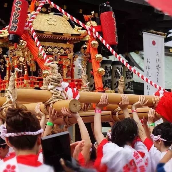 天神祭,日本三大传统祭典活动之一,作为大阪的象征性祭礼而广为人知.