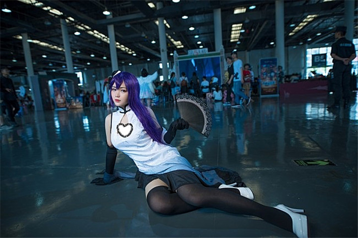 cosplay:v家墨清弦,旗袍紫发御姐范十足!
