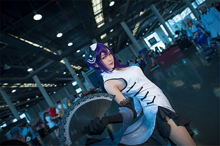 cosplay:v家墨清弦,旗袍紫发御姐范十足!