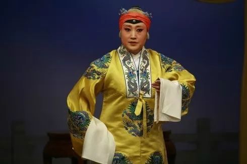 吕昕曾为《戏码头》观众演绎了京剧传统"骨子老戏《滑油山》选段.