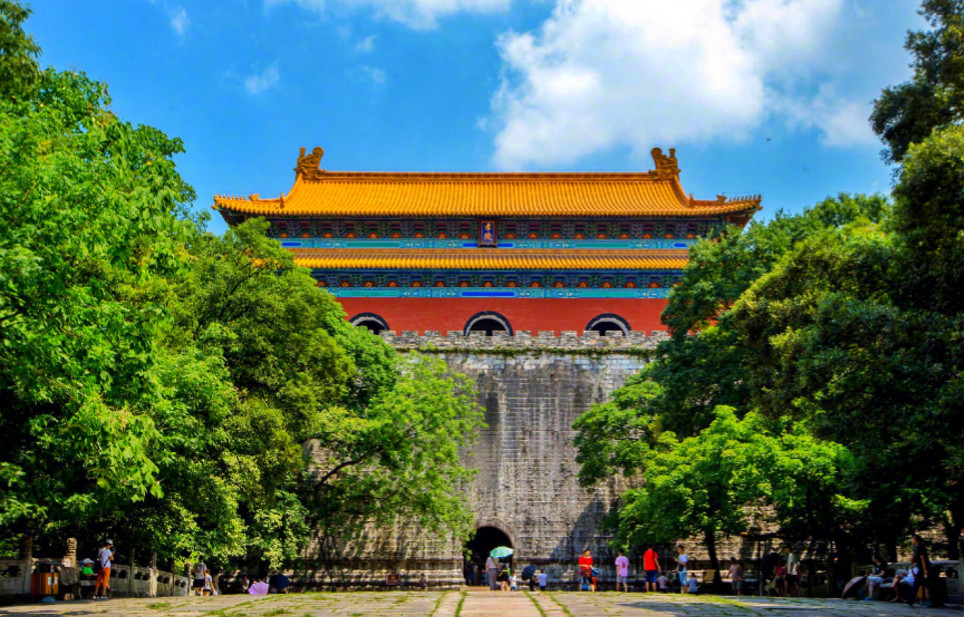 明朝有16位皇帝,哪三位皇帝不在明十三陵?