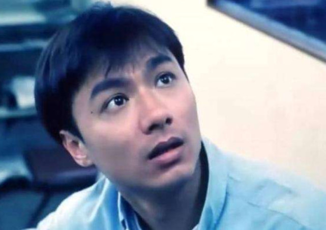 曾被誉为"香港第一帅哥",刘嘉玲的初恋,如今生意破产满头白发
